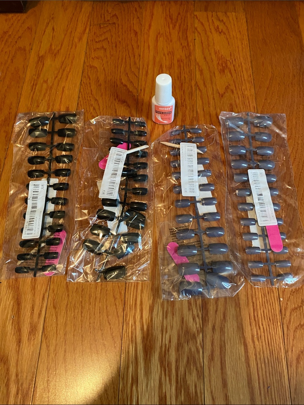 4 Sets of 24 pcs Delicate and Comfortable False Nails